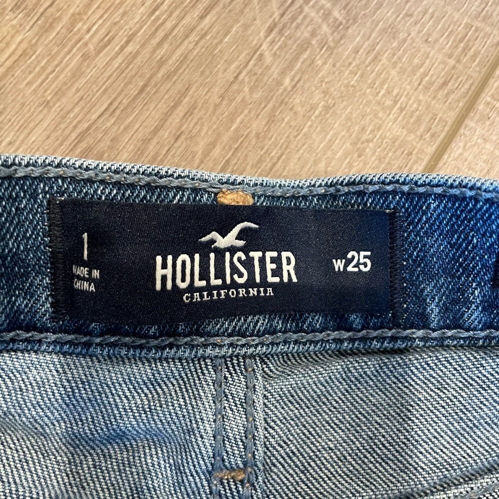 Hollister High Rise Short Short - Picture 2 of 5